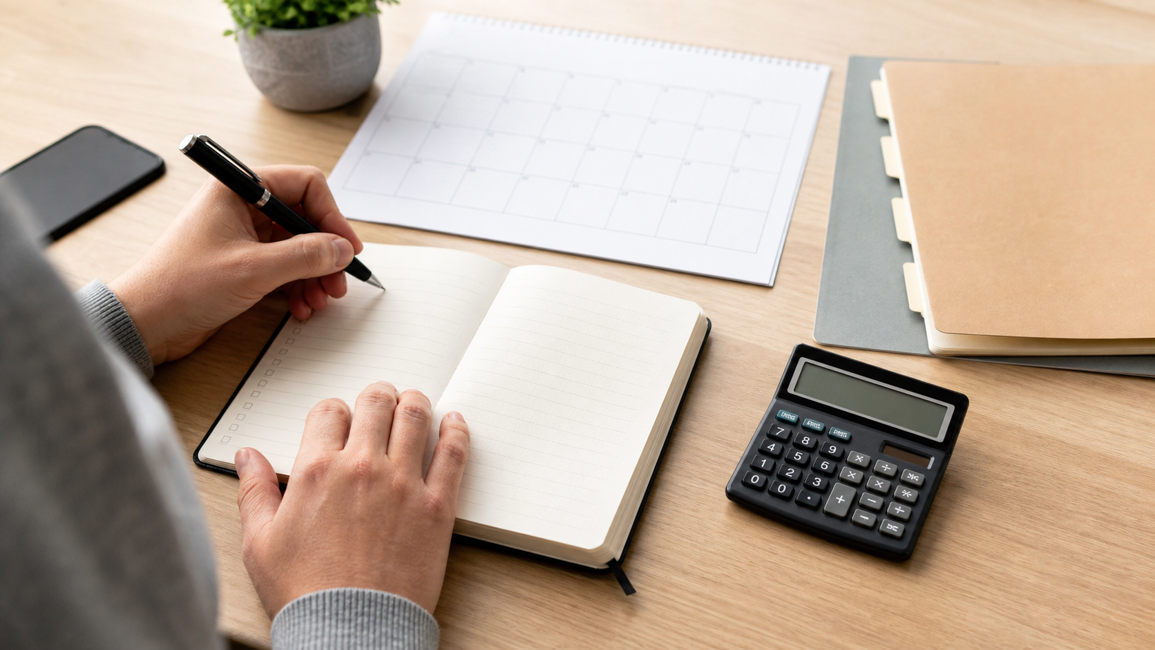 Plan de versement ETF avec calendrier, calculatrice et dossiers de compte